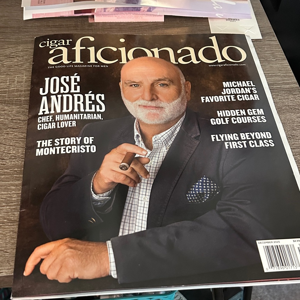Magazine - December Issue - Picture 2 of 4